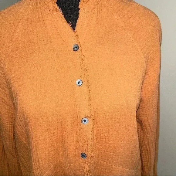 Urban Daizy Button Up - Picture 5 of 8